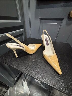 Vintage David Eden Pointed Slingback Heels in Yellow Croc-Embossed Finish